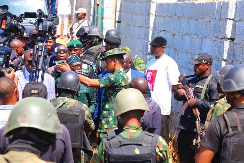 Akarshen video naji yace da yatsaya saina ci uwassa 🤣😂 kuma kunji FB IMG 1762948434751